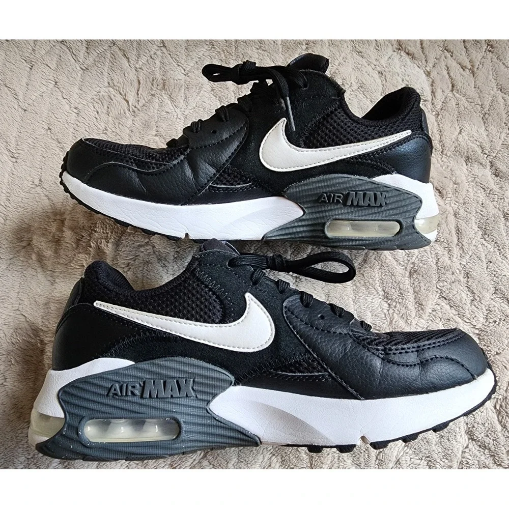 Nike Air Max Excee Black White Athletic Sneakers Womens 7 CD5432-003
